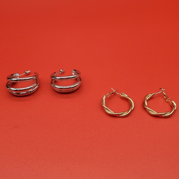 ⭐2 Pairs of Hoop Earrings - Picture 2 of 16